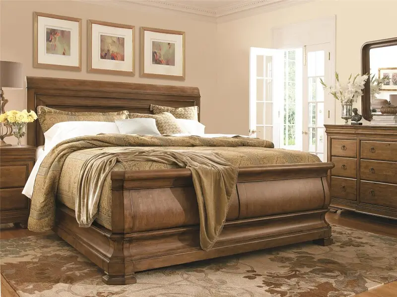 dc5c33eb92faf042918a8f8ff8cf85cc New Lou Louie P's Queen Sleigh Bed - Image 1